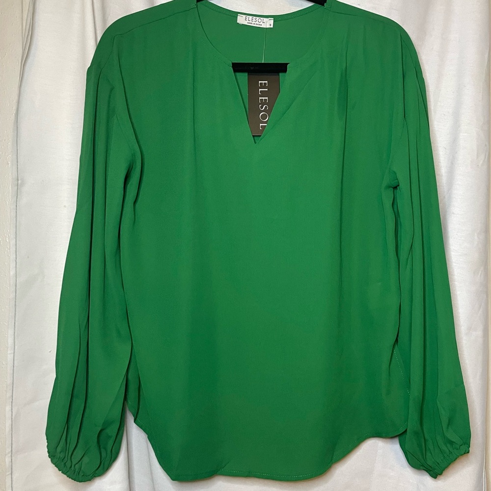 NWT Elesol Green Flowy Long Elastic Sleeves Semi Sheer Vneck Blouse Top Size S